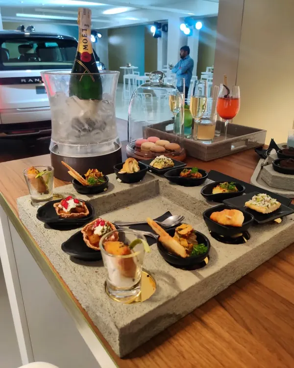 For the new Range Rover launch, we designed a futuristic culinary experience with custom art-inspired service trays. This spread features yoghurt foams, pearl millet crackers, and other modern bites, perfectly complementing the car's refined simplicity.