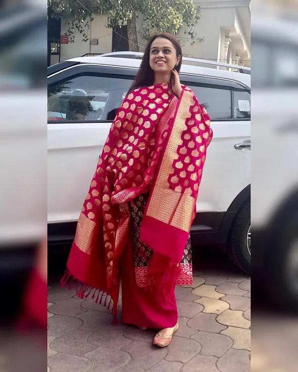 A vibrant Benarasi dupatta is a must-have for any festive wardrobe. It instantly adds a touch of luxury and tradition to a simple suit, making it perfect for a puja or a wedding function. I help clients find these key investment pieces.
