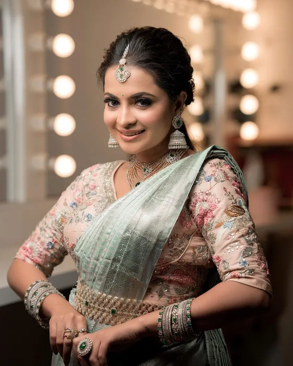 For receptions or modern events, I offer stunning American Diamond sets like this one. This multi-layered necklace, paired with a delicate maang tikka and matching jhumkas, provides exceptional sparkle and is designed to complement contemporary sarees and gowns beautifully.