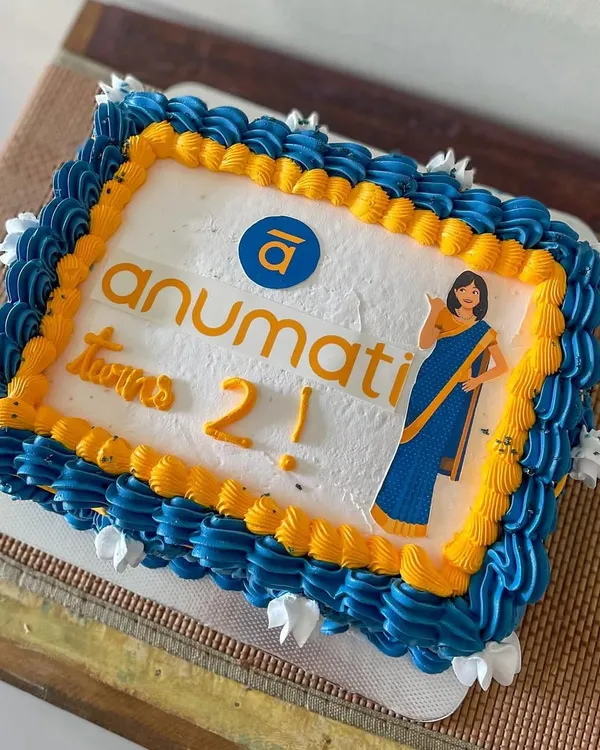 A vintage-style sheet cake for the 2nd anniversary of Anumati. I used their brand colors for the buttercream piping and included their logo and mascot for a personalized corporate celebration cake.