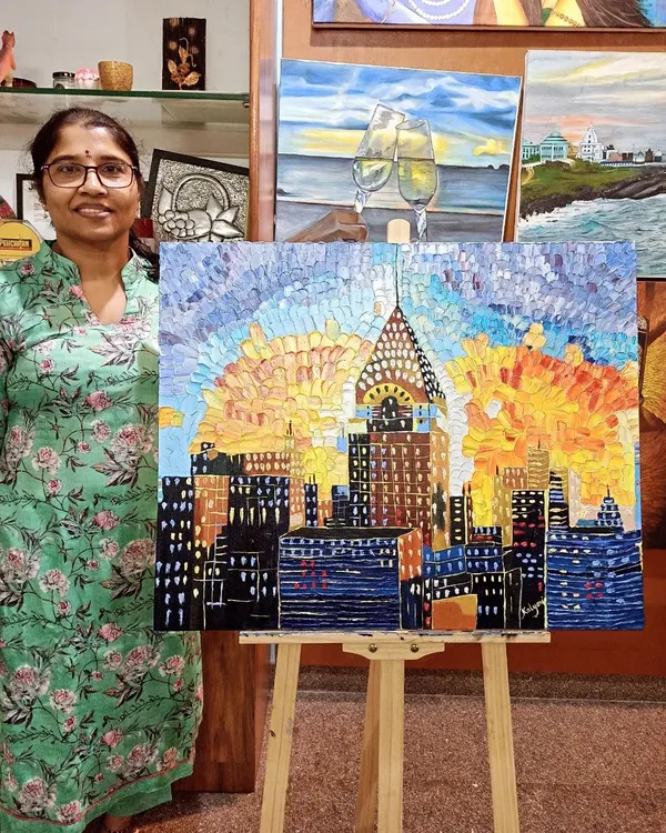 Kalyani with her incredible cityscape oil painting created entirely with a palette knife. This advanced technique allows for building up thick layers of paint, creating a mosaic-like effect that is full of texture and energy.