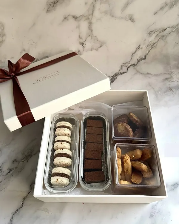 This Diwali gift box offers a beautiful assortment of my handmade treats. It includes delicate marble cookies, rich chocolate fudge, and other bite-sized delights, all neatly arranged and ready for gifting.