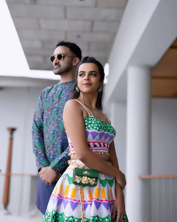 Monisha was shining bright for her Mehendi ceremony. We chose a fresh, radiant makeup look that complemented her colorful and playful outfit, ensuring she looked stunning from every angle.