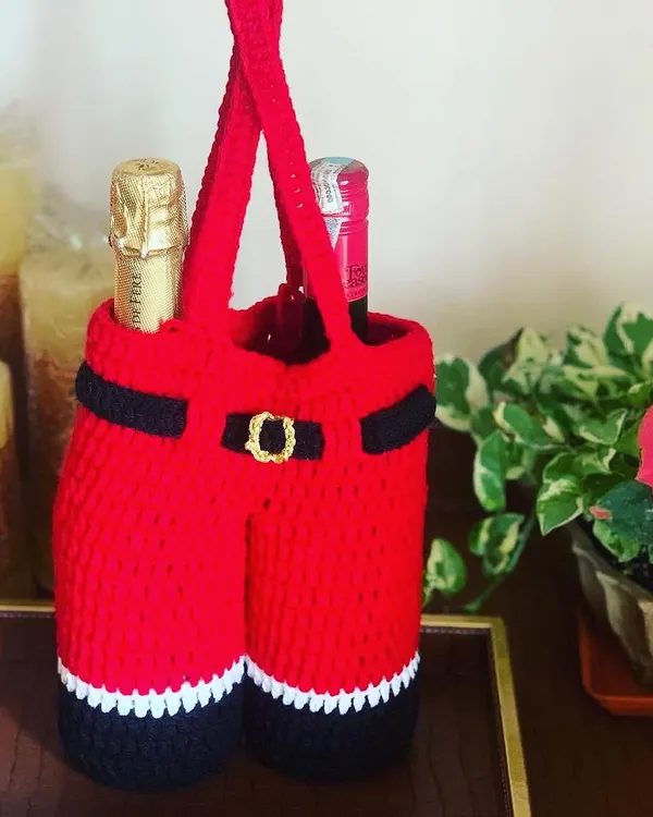 The Santa pants wine bottle cover is a festive and memorable way to gift a bottle of wine to your loved ones this Christmas.