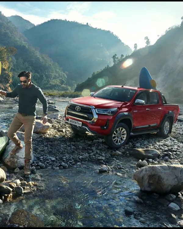For this Toyota Hilux campaign, I crafted a look that embodies rugged exploration. The styling focuses on practical yet aspirational outdoor wear, ensuring the character and the vehicle tell a cohesive story of adventure.