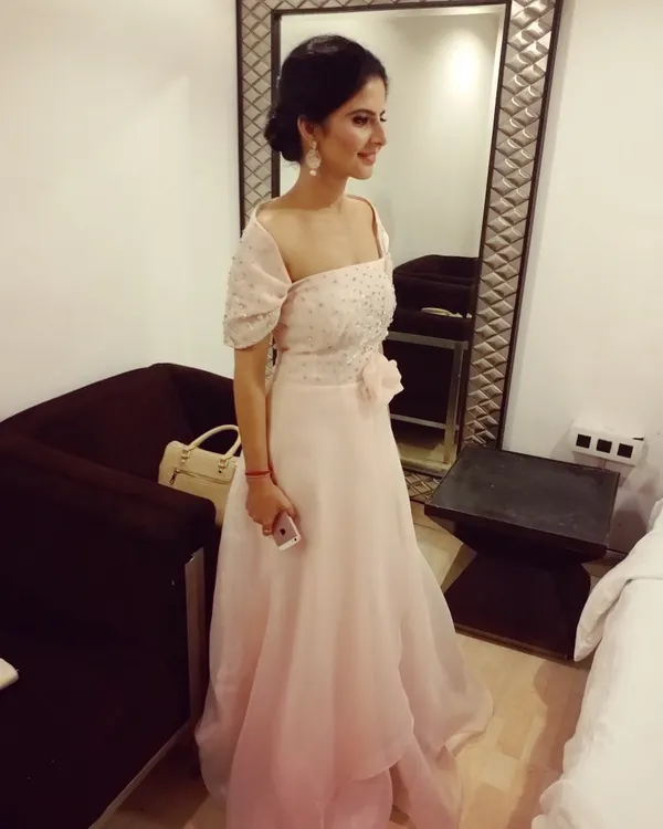This light pink off-shoulder gown is one of my absolute favorites. It’s perfect for an engagement or cocktail party, with a flowing silhouette that feels both elegant and comfortable.