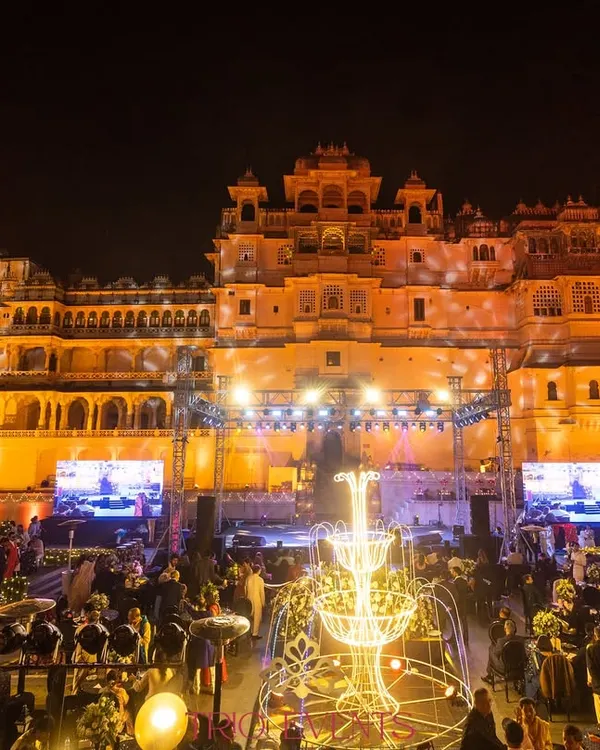 The City Palace in Udaipur provides a breathtaking canvas. Here, I used architectural lighting to accentuate the palace's facade, creating a majestic backdrop for a Sangeet night that feels both grand and intimate.