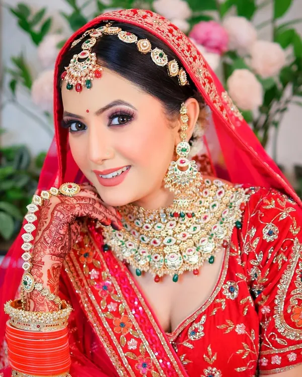 A classic bridal portrait that captures the joy and beauty of the moment. I focus on clean lighting and sharp details to make you shine.