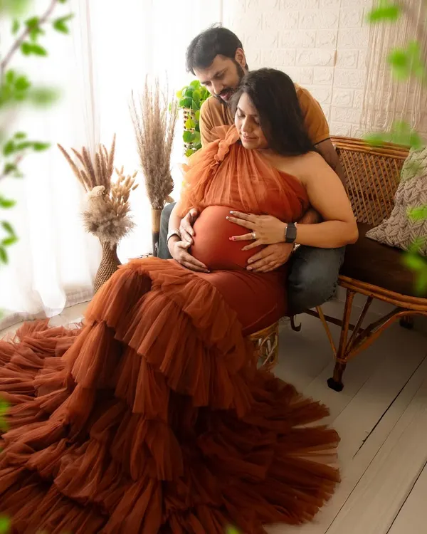 A tender moment between a couple in my favorite boho setup. The natural textures and warm light create such a cozy and intimate atmosphere for a maternity photoshoot.