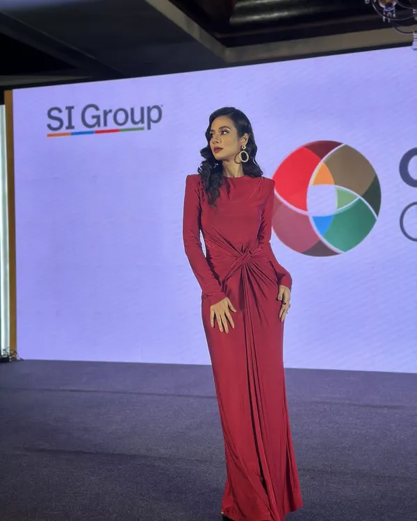 This is a powerful and sophisticated look I created for an emcee hosting a corporate event. The makeup features a classic red lip and defined eyes, paired with vintage-inspired Hollywood waves. It's a look that commands attention on stage.
