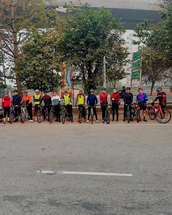 The full squad lined up for our Sunday 80km endurance ride. We start early to beat the traffic and make the most of the morning.