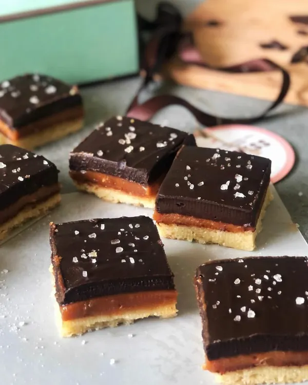 The best of all worlds in one bite. Our Millionaire Bars feature a buttery shortbread crust, a thick layer of homemade caramel, and a decadent chocolate ganache topping, sprinkled with sea salt for the perfect finish.