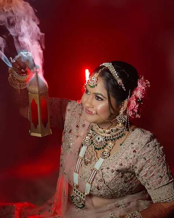 This is the moment every bride dreams of. I love helping you find the perfect rental jewellery to complete your vision, like this stunning layered kundan set with a matching maang tikka and nath.