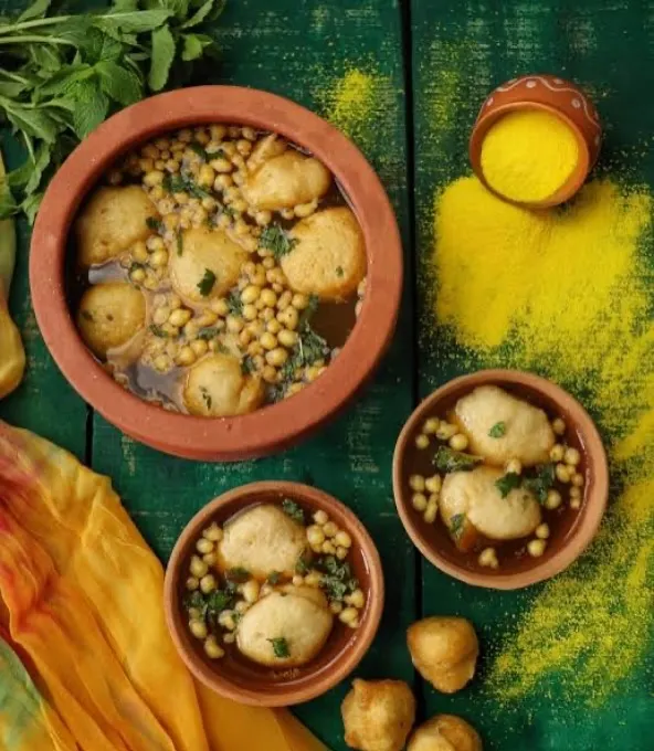 This is what a true Holi celebration looks like. My special Kanji Vada, served in traditional earthen pots, features soft lentil dumplings floating in a tangy, fermented mustard and carrot water. It's a festive delicacy that brings back so many memories.
