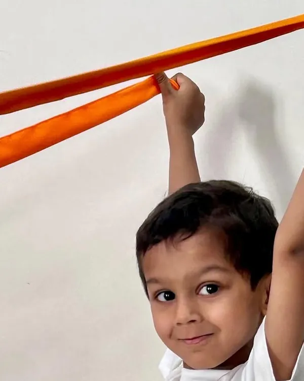 Spreading sunshine in our Discover Music class! We use bright, colorful props like these sun rays to make learning about music a visually stimulating and joyful experience for young children.