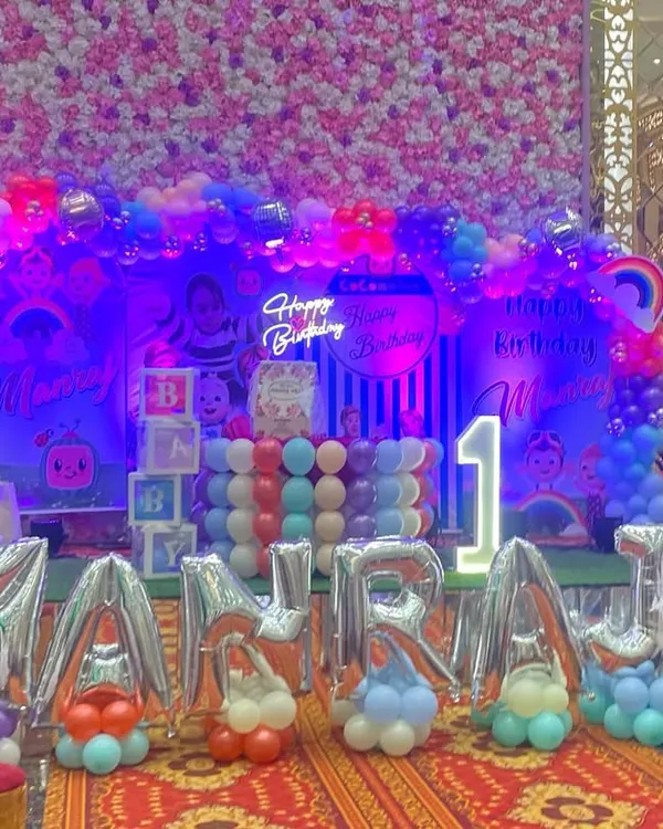 This is how we do first birthdays. I created this grand Cocomelon themed stage for a little one's big day, complete with a massive balloon setup, custom marquee letters spelling the name, a light-up number '1', and a neon 'Happy Birthday' sign. It’s a complete package for a memorable celebration.