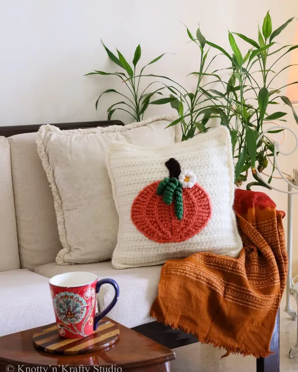 This crochet pumpkin cushion is one of my favourite ways to welcome the 'ber' months. I love how it adds a simple, handmade touch of autumn warmth to a cozy corner of the sofa.