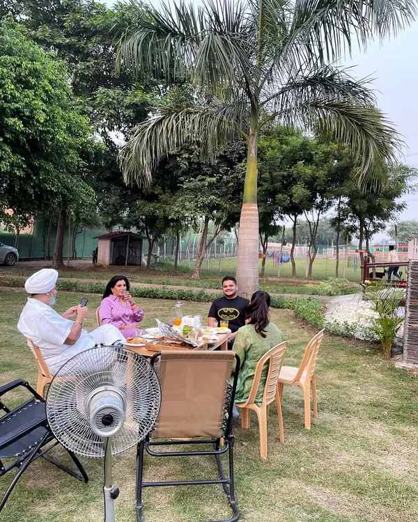 Our spacious lawns are perfect for a family picnic. Here's the Bakshi family enjoying a peaceful meal together surrounded by nature.