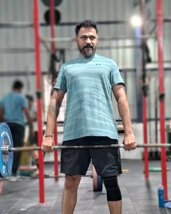 Functional fitness is built for busy people. This member is building real-world strength with a deadlift, an essential movement for a healthy, capable body. Our efficient workouts give you the energy to tackle work and life.