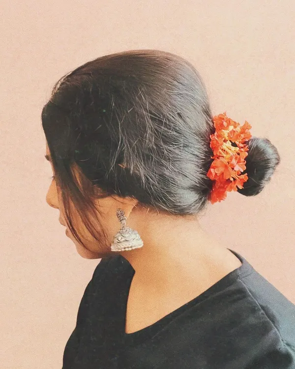Like an arrow of flowers. A simple portrait capturing my love for traditional aesthetics, with fresh flowers in my hair.