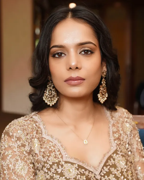 This look is the definition of effortless soft glam. I focused on creating a smooth, natural skin finish with softly defined eyes and a matte nude lip for a sophisticated and modern feel.