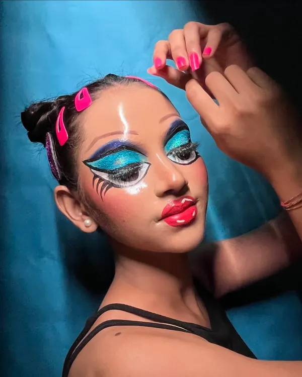 A closer look at the details of my pop art creation. The exaggerated eyes, glossy lips, and flawless, reflective skin are key to achieving this graphic, cartoon-inspired aesthetic for video shoots.