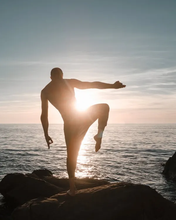 This is what it feels like to connect with your practice by the sea. We believe in finding moments of stillness and strength, letting the rhythm of the waves guide your breath during our Varkala yoga retreats.