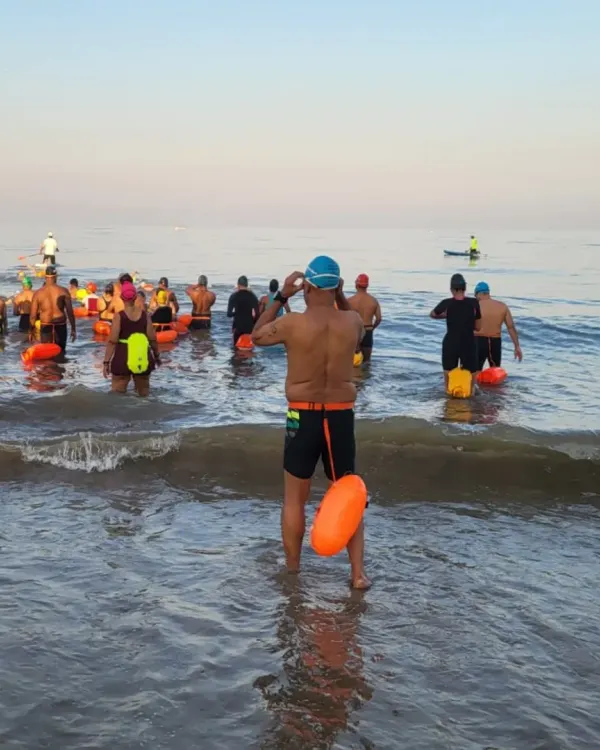 This is where it begins. A team united, facing the vastness of the ocean. We believe that accountability and teamwork are the foundations of greatness. Every swimmer's effort contributes to the strength of the group as we prepare to enter the water for the 90 Minute Ultimate Sea Swimming Challenge.