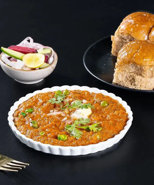 Who says you have to give up your favourite street food? This is my oil-free Pav Bhaji, served with whole wheat pav. I make the bhaji with fresh vegetables and my own homemade masalas, so you get all the flavour without the guilt.