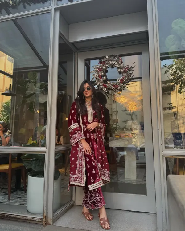 Winter wedding season is calling. This rich maroon velvet kurta set is my go to for a cozy yet super luxe look. The intricate embroidery on the makhmal fabric makes it a timeless piece.