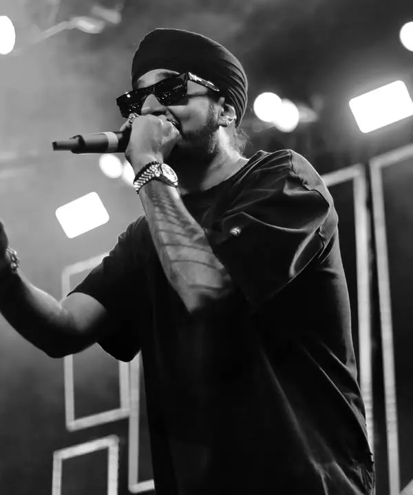 Stripped of colour, the raw energy of the performance comes through. This is what I search for: the pure, unfiltered emotion of an artist connected to their craft and the crowd.