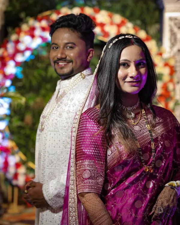 A royal reception look for a majestic bride. Her makeup is timeless and elegant, paired with a beautiful magenta saree to create an unforgettable evening look.