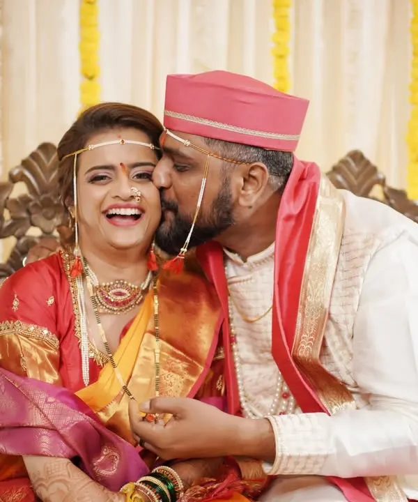 A playful whisper and a burst of laughter. These are the candid moments that I live to capture.