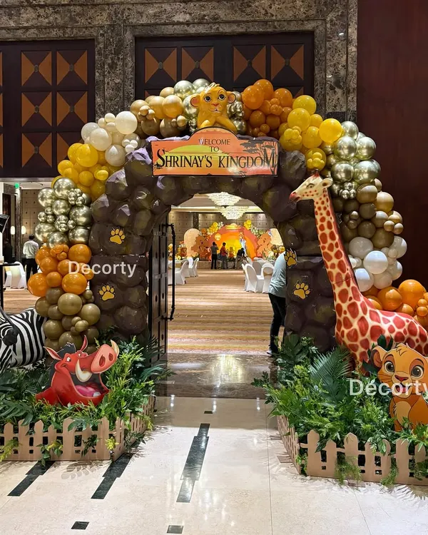 Welcome to the jungle! This grand balloon archway, guarded by Pumbaa, a zebra, and a giraffe, sets the stage for an unforgettable Lion King adventure, inviting guests into Shrinay's Kingdom.