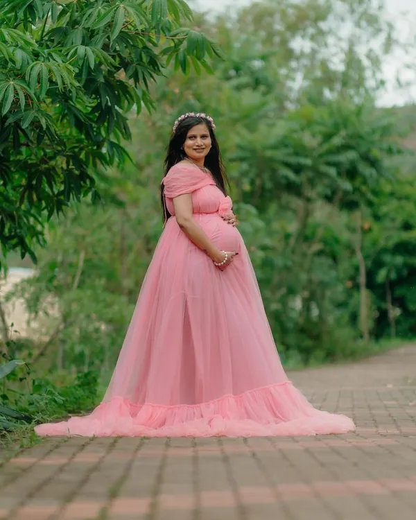A classic solo portrait in one of my most popular pink maternity gowns. The off-shoulder design and flowing A-line cut are both comfortable and flattering, perfect for capturing the glow of motherhood.