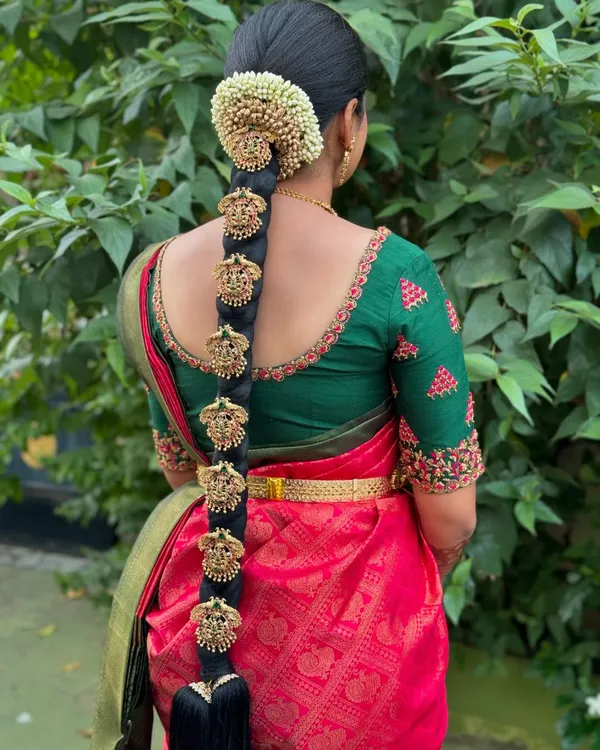 This is a perfect example of a traditional bridal braid accessory set, known as Jadai Billai. This piece features intricate temple motifs and is designed to be woven into a long braid, creating a stunning look from the back.