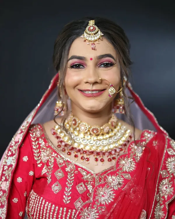 This is the ultimate classic bridal look. I focused on creating bold, captivating eyes with a pop of pink shimmer and paired it with flawless, radiant skin to ensure my bride felt absolutely breathtaking on her wedding day.