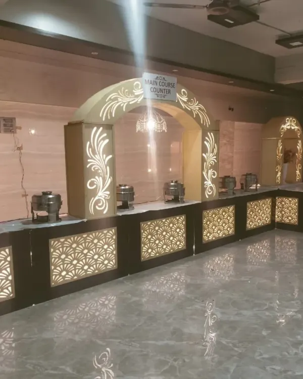 A full view of my new royal main course counter setup before the guests arrive. The elegant design and lighting add a premium feel to the wedding reception.