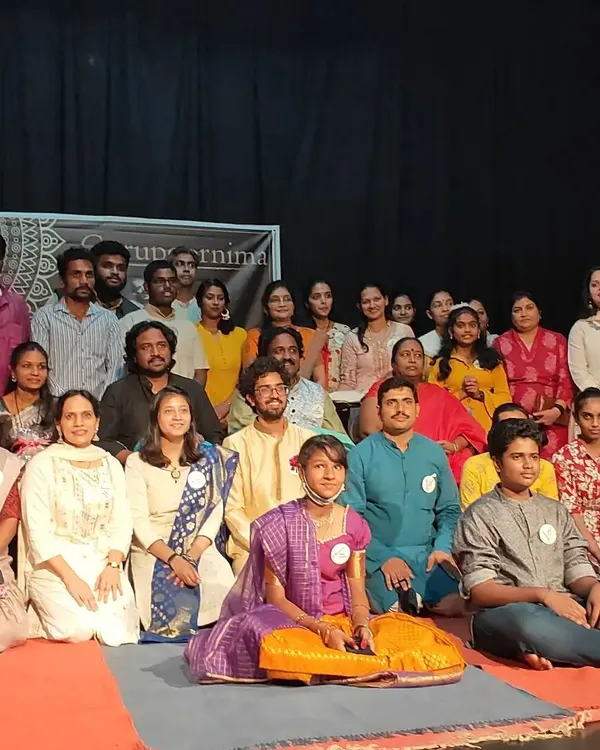 The entire family of Alaap Sangeet Sabha after our Gurupoornima celebration. It is a joy to see students of all ages and their families come together for music.