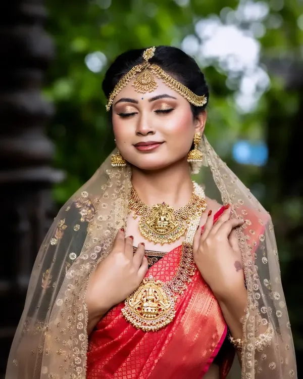 A serene moment captured with one of my most sought-after temple jewellery sets. The antique finish and detailed Lakshmi pendant make this a centerpiece for any South Indian bride.