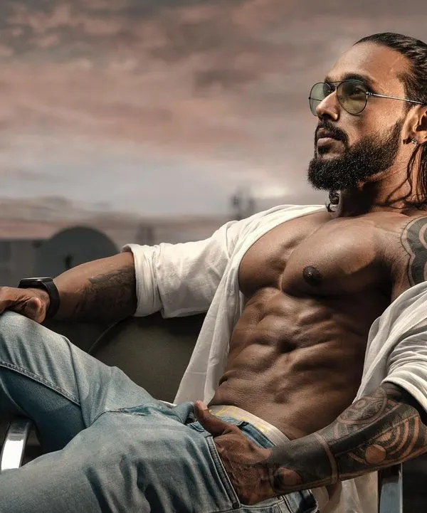 A confident, sculpted physique is something you carry with you everywhere. This outdoor photoshoot shows how fitness enhances your personal style.