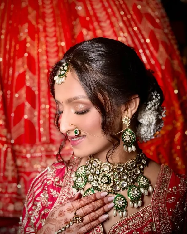 This is the essence of my bridal work. A soft glam look that enhances natural beauty, focusing on radiant skin, defined eyes, and a timeless elegance that looks stunning both in person and in photos.