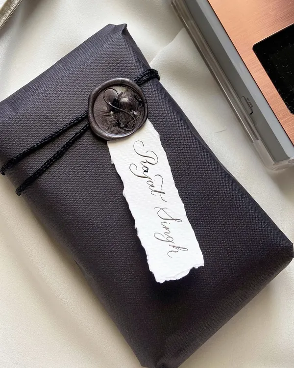 Wrapping joy, one gift at a time. Here is a collection of some of my favorite gift wrapping styles, featuring everything from bold colors and patterned paper to minimal wraps with vellum, dried flowers, and wax seals.
