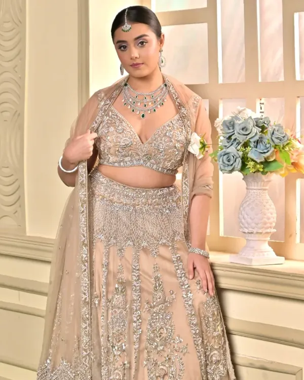 For this sangeet look, we focused on creating a radiant, minimalist glamour. The makeup features a flawless base that glows under the lights, paired with soft, shimmering eye makeup and a neutral lip color.