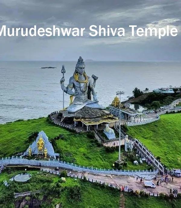 The Murudeshwar temple, with the world's second-largest statue of Lord Shiva, is a breathtaking sight on the shores of the Arabian Sea. It is a place of immense spiritual power and devotion.