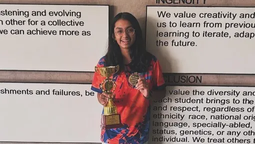 A fantastic achievement at the national level. Here is our player Naina Rekhi after winning 1st place in the Under 14 Girls category at the ISSO National Championship.