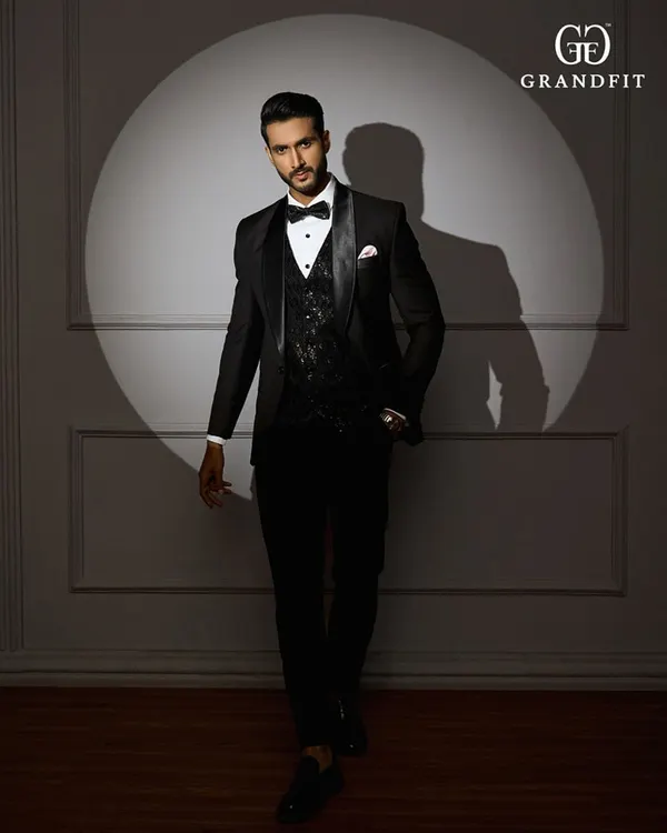 Step into the spotlight with a tuxedo that is built for the occasion. This ensemble, featuring a subtly textured waistcoat, is designed to look impeccable under event lighting.
