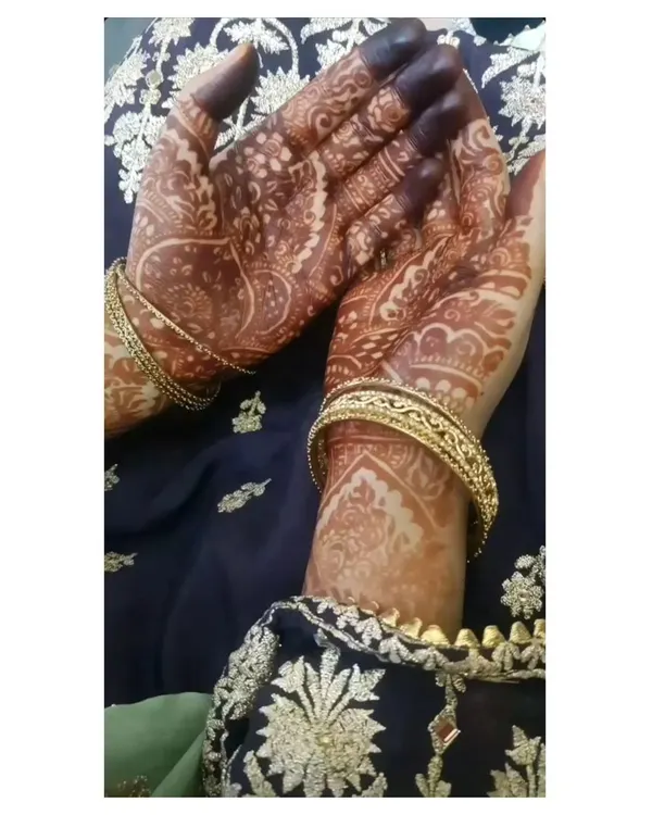 This is the result I aim for with every bride. The deep, reddish-brown stain is achieved using my fresh, natural henna paste and proper aftercare, ensuring your mehendi looks stunning throughout your wedding celebrations.