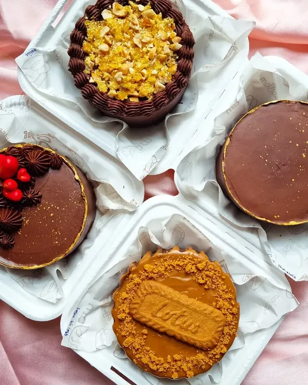A collection of some of my favorite bento cake flavors. This includes my Biscoff crunch, rich chocolate truffle, classic chocolate hazelnut, and a fruity creation.
