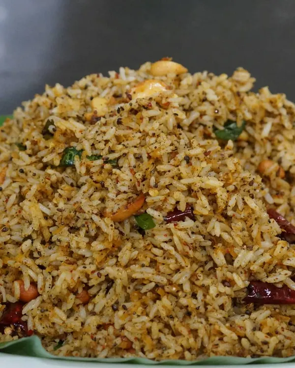 This is our temple-style Puliyogare, made with the same authentic Iyengar recipe my father has been perfecting for 39 years. We serve it on a fresh banana leaf, garnished with fried peanuts and cashews, to give you the taste of prasada right in your home.